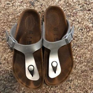 Size 32 silver Gizeh Birkenstocks